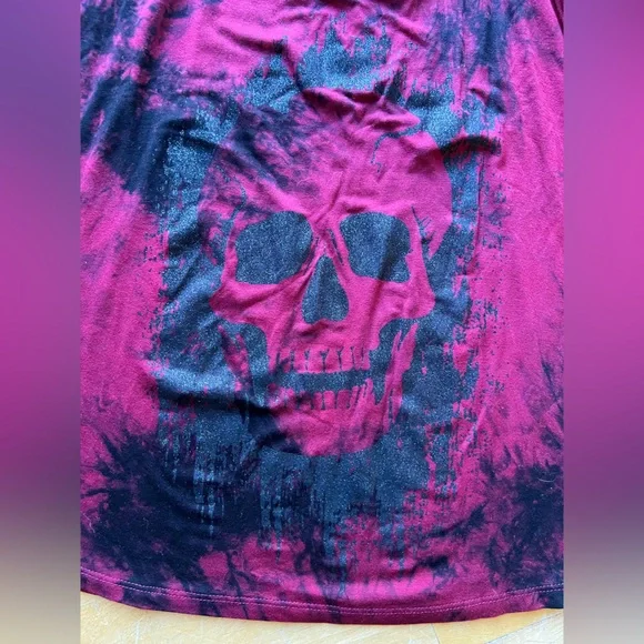 Hot Topic maroon/red and black tie-dyed, Graphic Tank Top sparkly skull - Picture 5 of 10